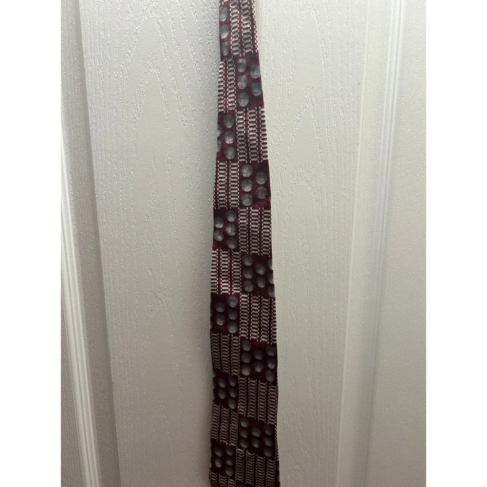 Tom James Pure Silk Tie Burgundy Gray Geometric Circle Made in USA Necktie